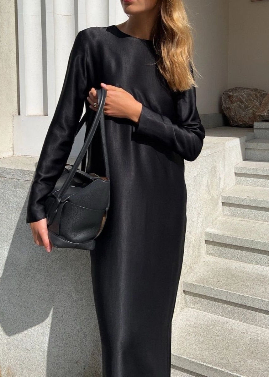 Vestido maxi de manga larga verde salvia – aspecto satinado minimalista
