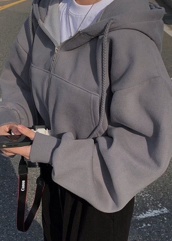 Harlow – Neutral Zip-Up Hoodie with Drawstring Hood