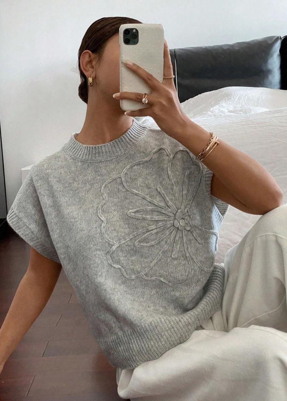 Elowen Gray Floral Knit Short Sleeve Sweater