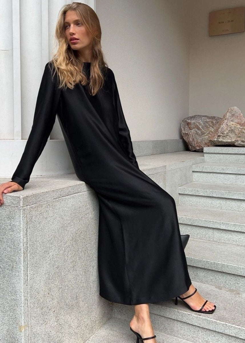 Vestido maxi de manga larga verde salvia – aspecto satinado minimalista